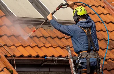 Démoussage et hydrofuge de toiture à Montvalent